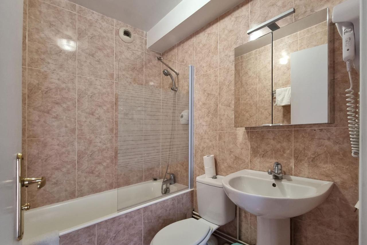 Le Catalan - Hotel Et Appartements Mont-Louis Bagian luar foto