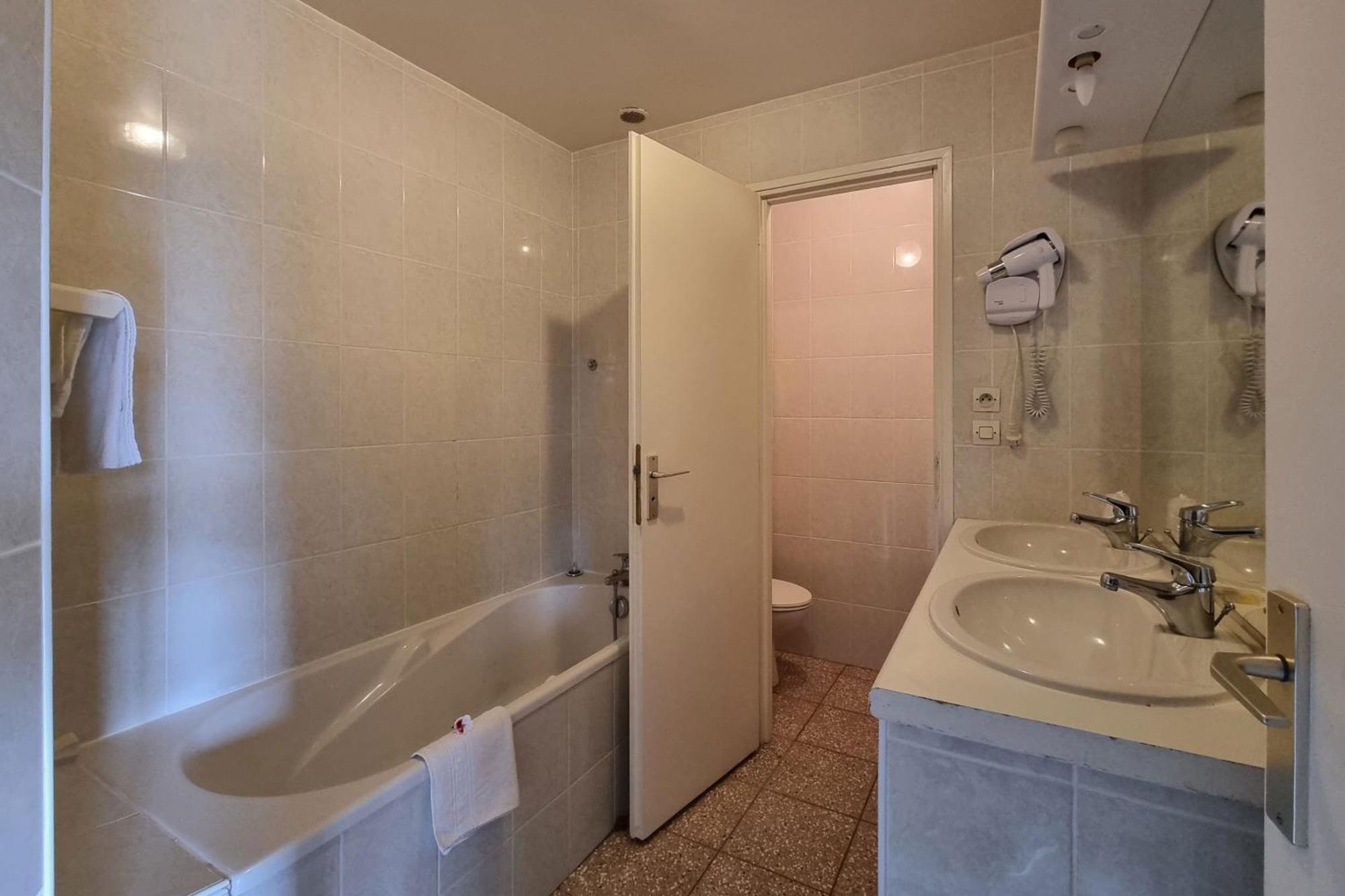 Le Catalan - Hotel Et Appartements Mont-Louis Bagian luar foto