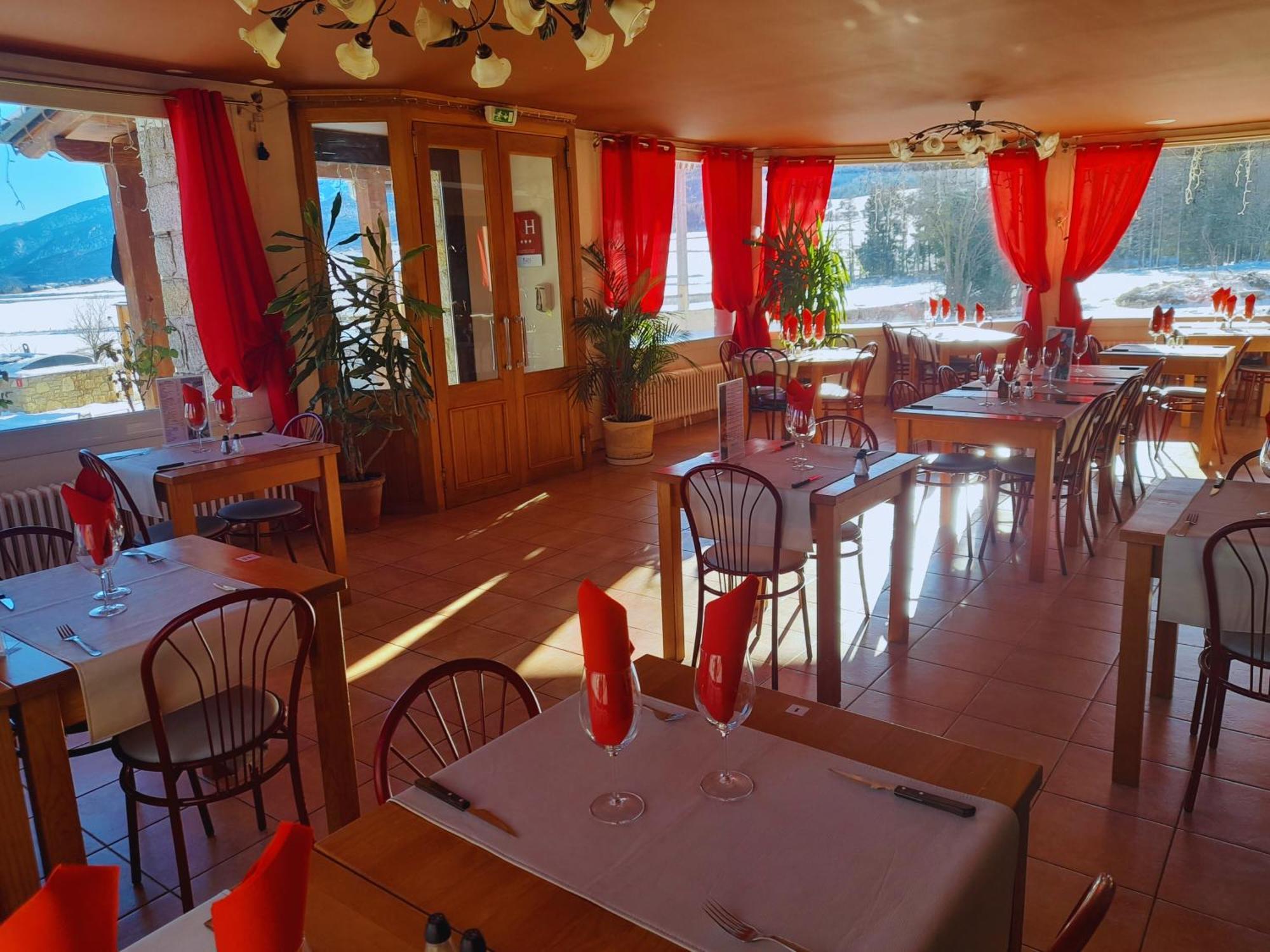 Le Catalan - Hotel Et Appartements Mont-Louis Bagian luar foto