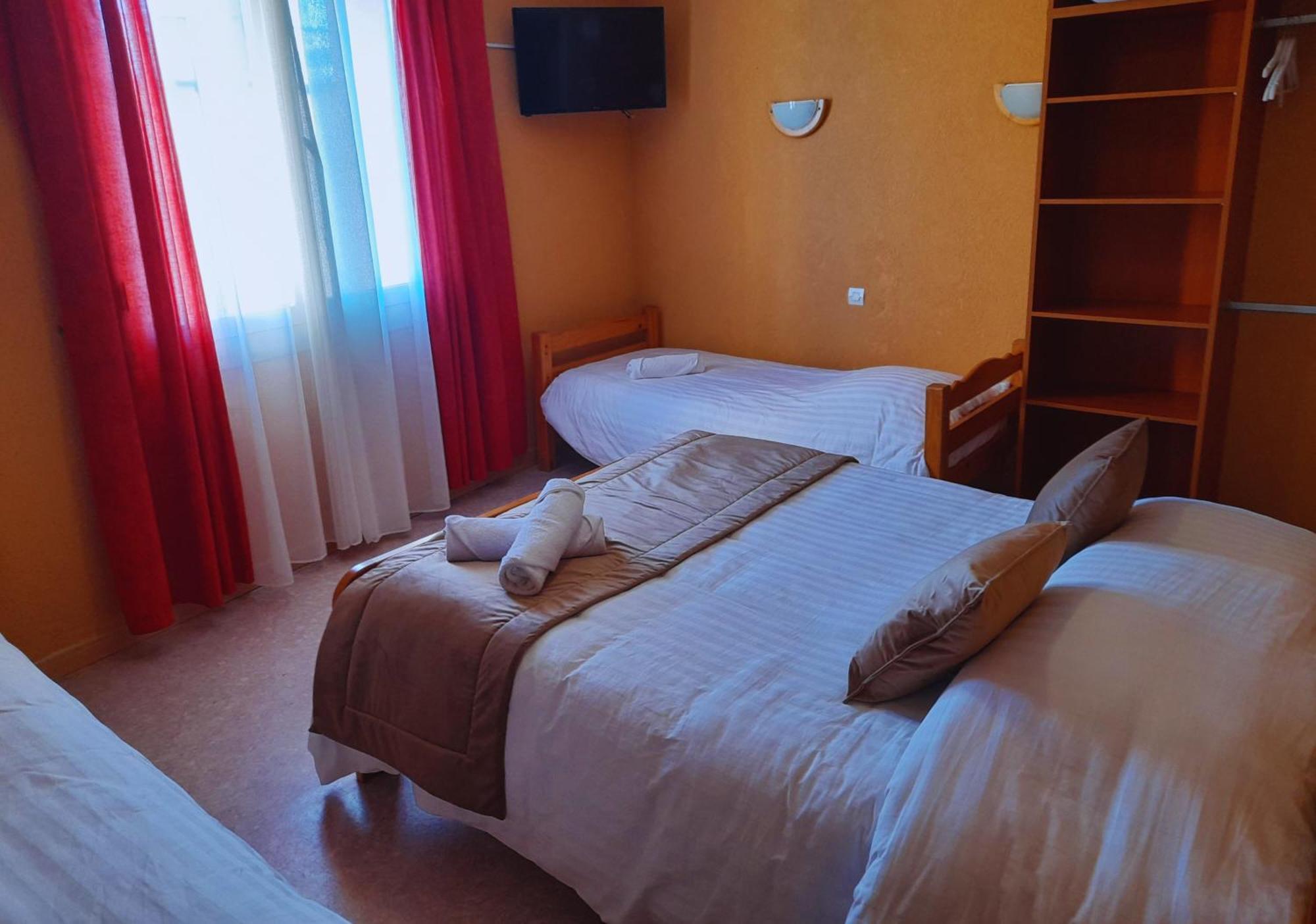 Le Catalan - Hotel Et Appartements Mont-Louis Bagian luar foto