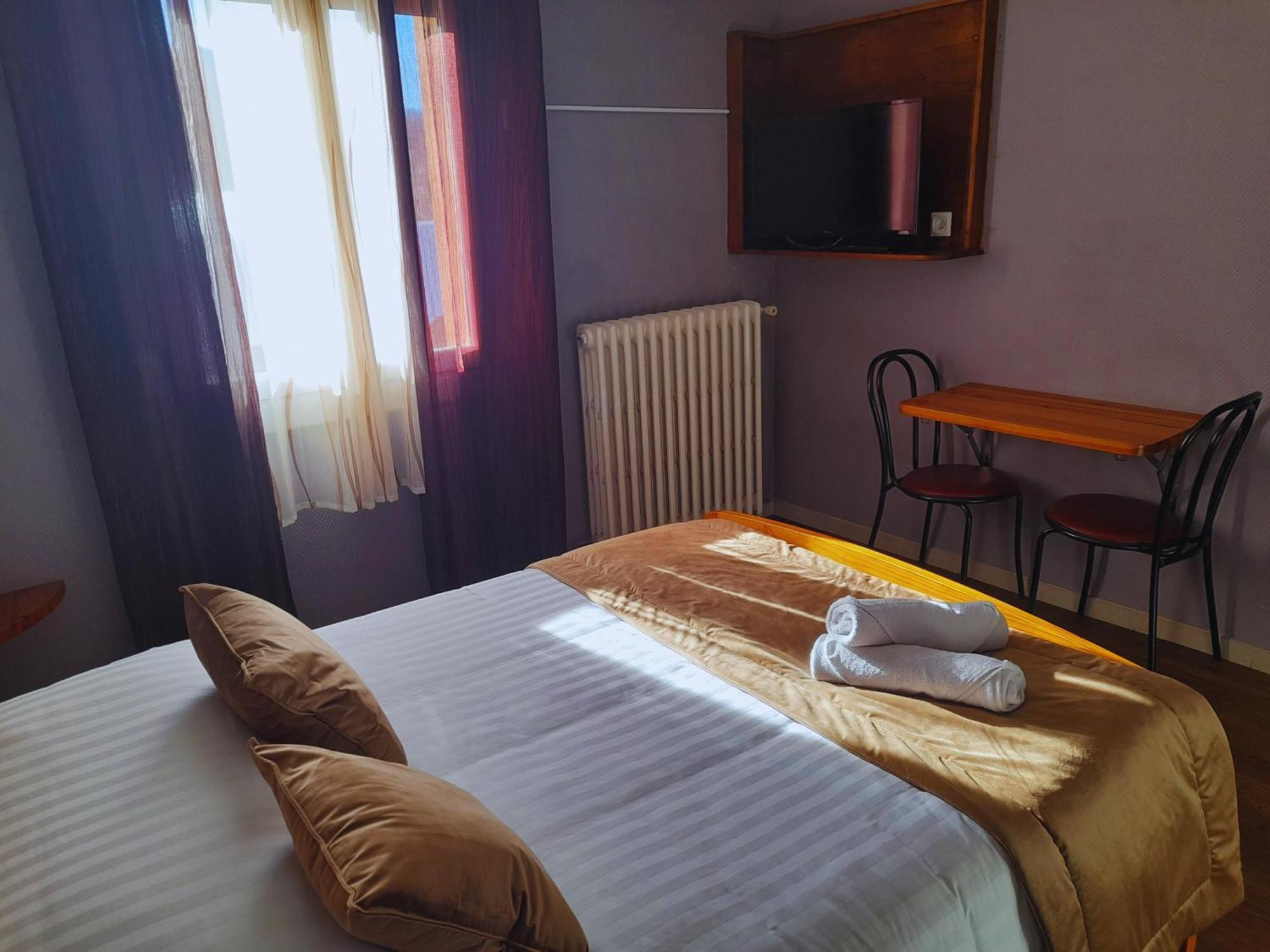 Le Catalan - Hotel Et Appartements Mont-Louis Bagian luar foto