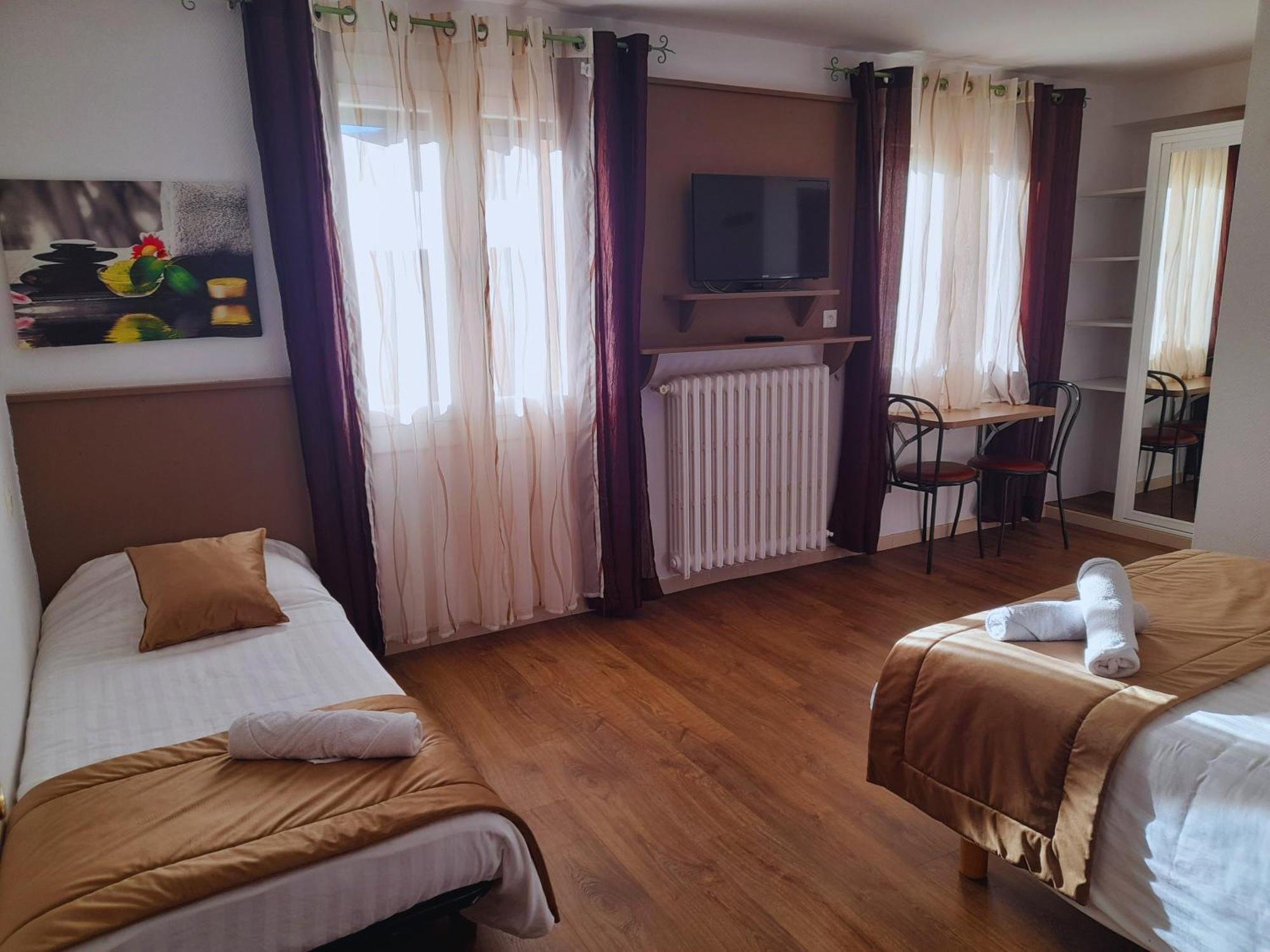 Le Catalan - Hotel Et Appartements Mont-Louis Bagian luar foto