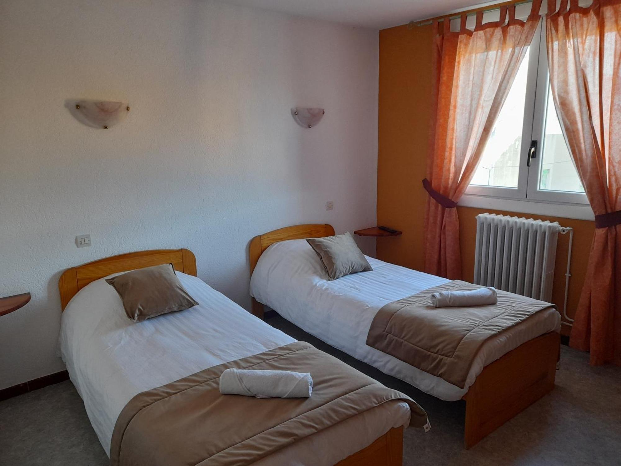 Le Catalan - Hotel Et Appartements Mont-Louis Bagian luar foto